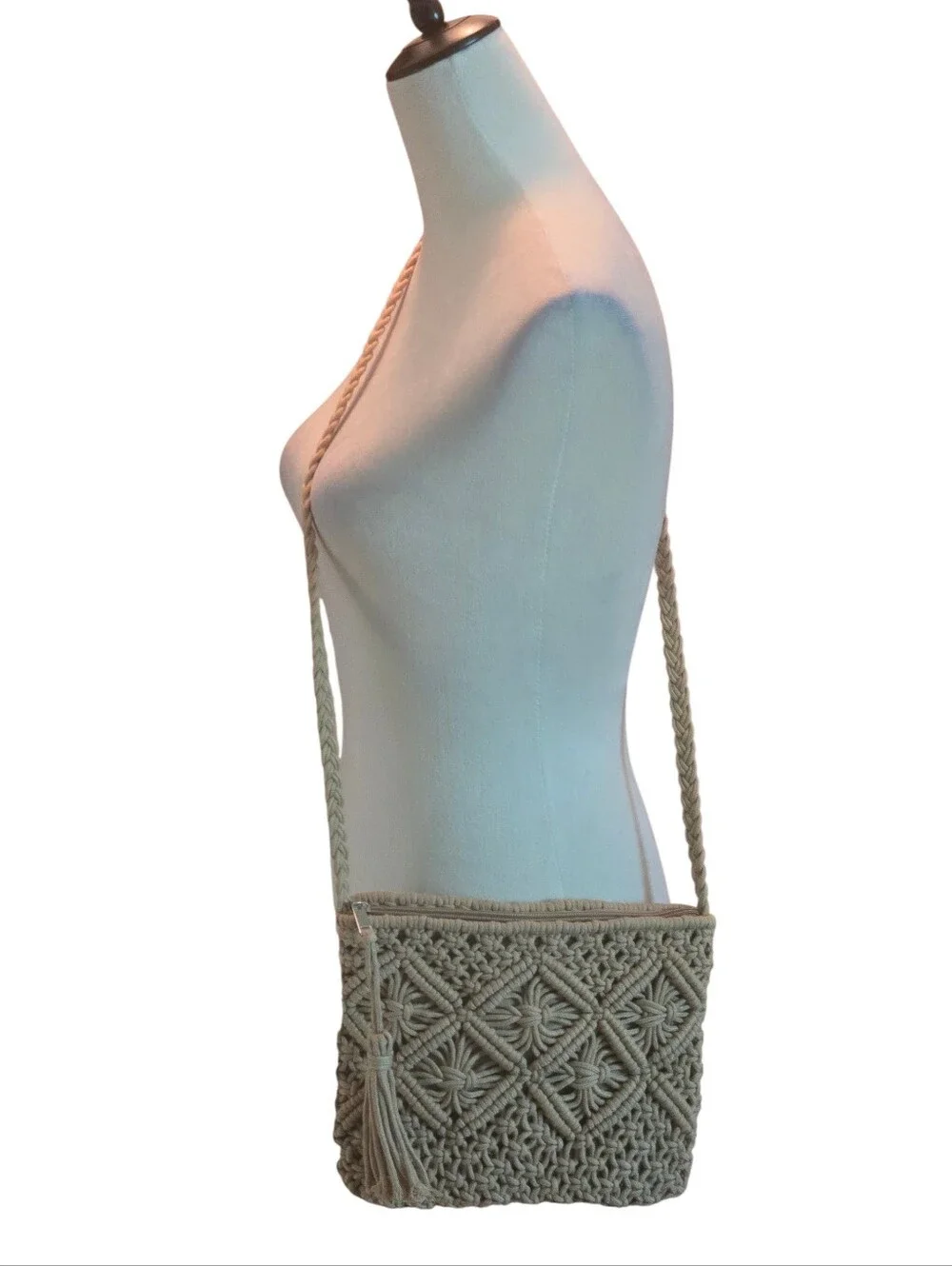Boho Chic Handwoven Shoulder Bag Summer Beach Tote with Zipper Closure & Tassel